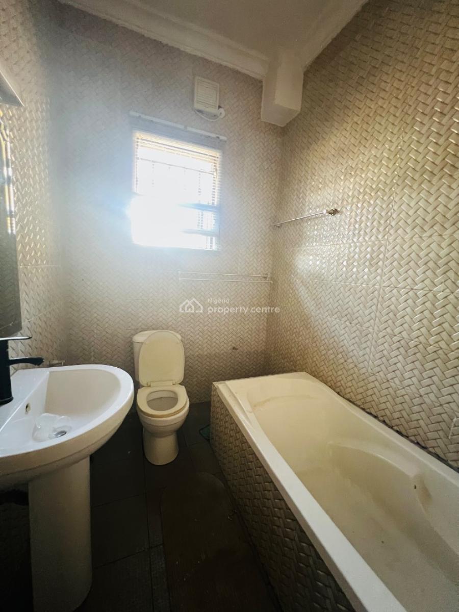 Well Built 3 Bedroom Apartment with Bq, Chevron, Lekki, Lagos, Flat / Apartment for Rent