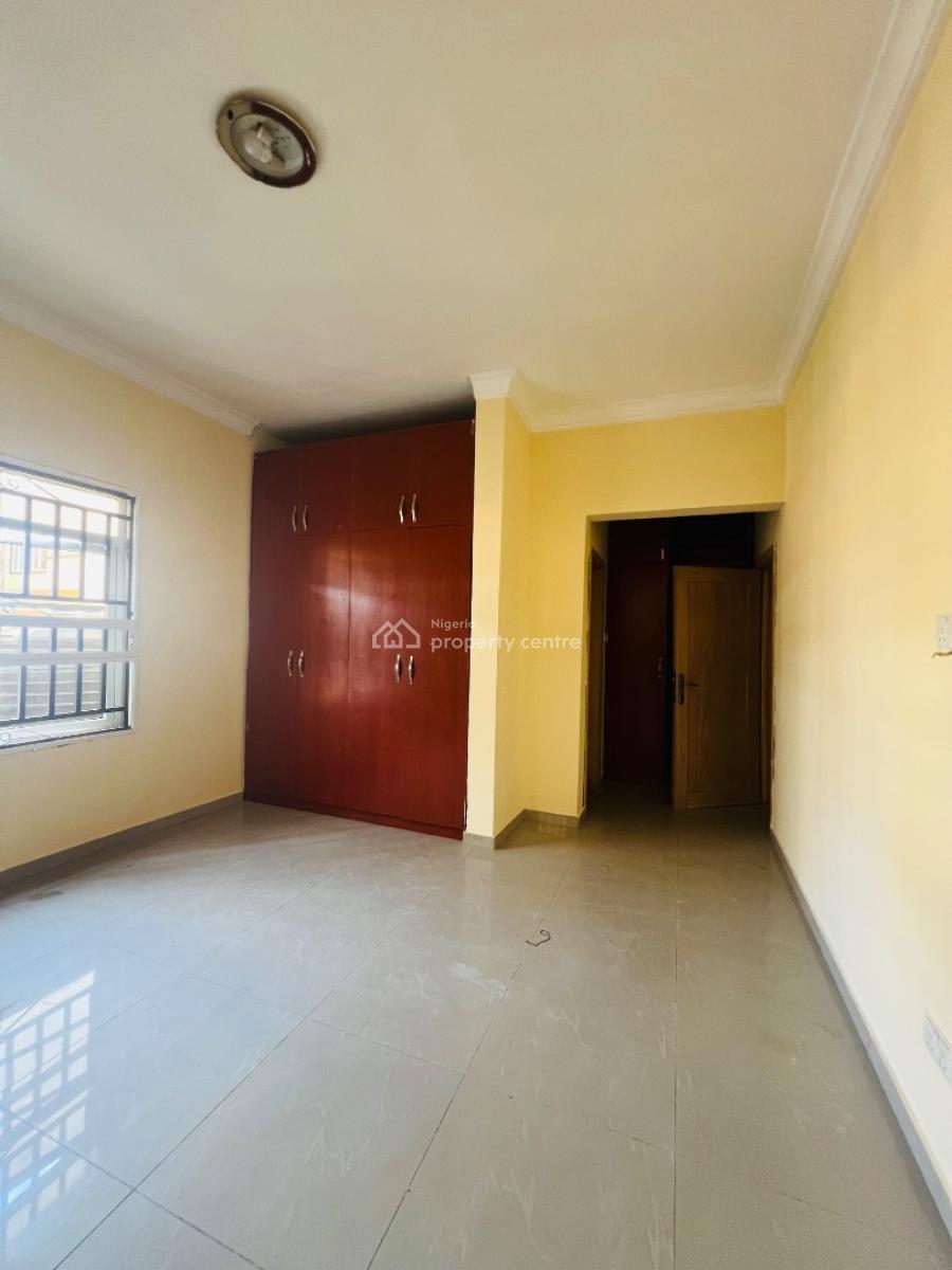 Well Built 3 Bedroom Apartment with Bq, Chevron, Lekki, Lagos, Flat / Apartment for Rent