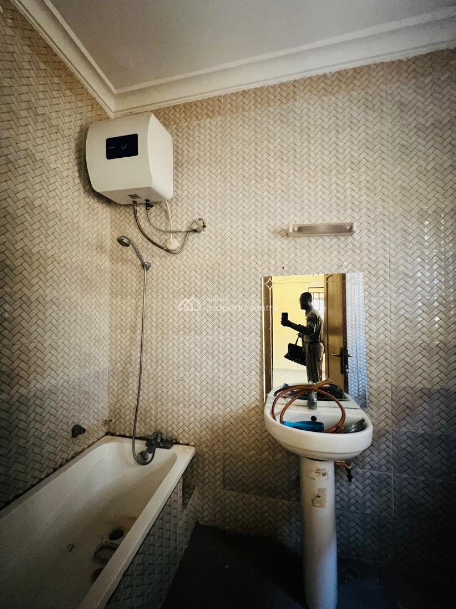 Well Built 3 Bedroom Apartment with Bq, Chevron, Lekki, Lagos, Flat / Apartment for Rent