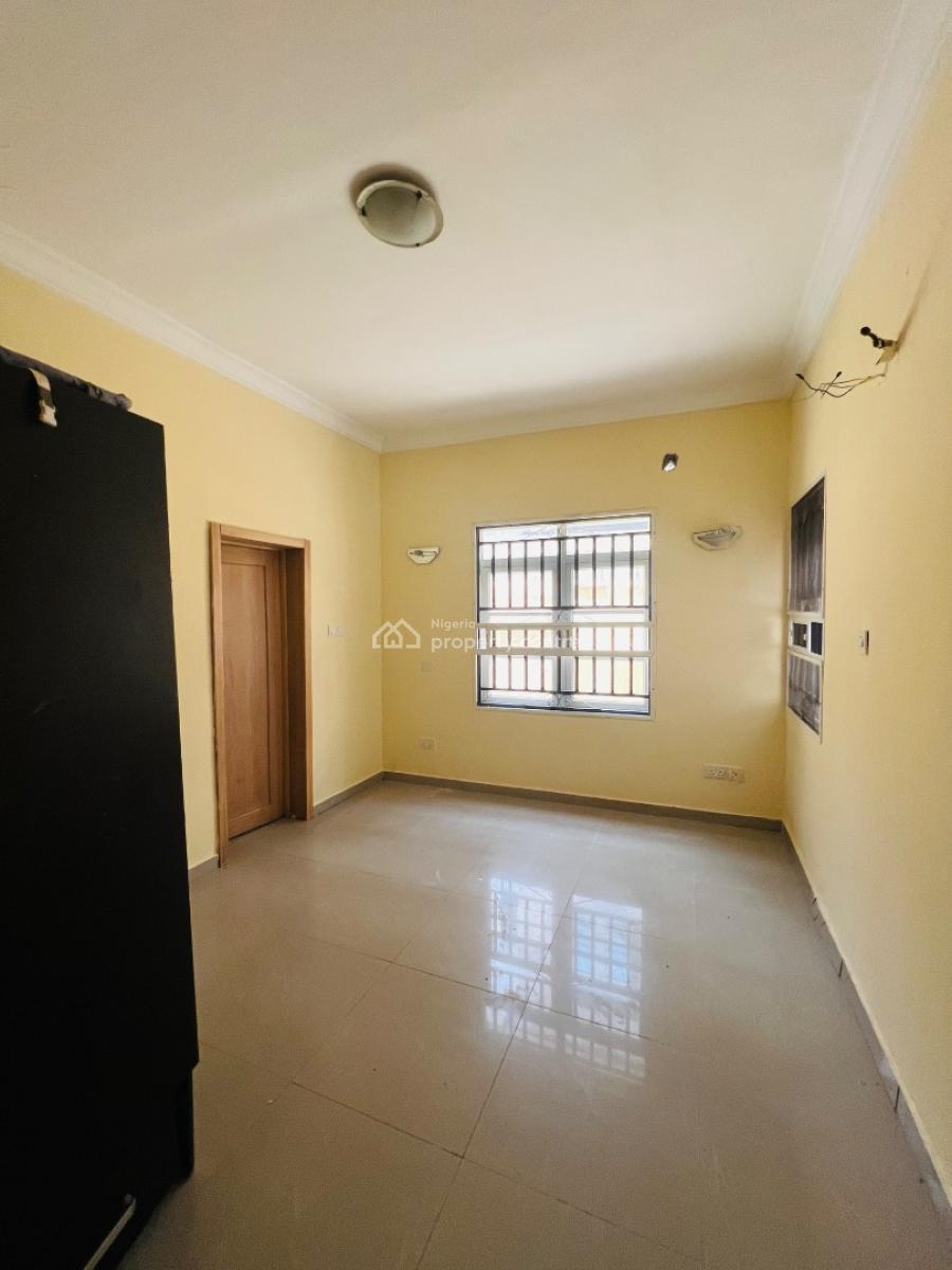 Well Built 3 Bedroom Apartment with Bq, Chevron, Lekki, Lagos, Flat / Apartment for Rent