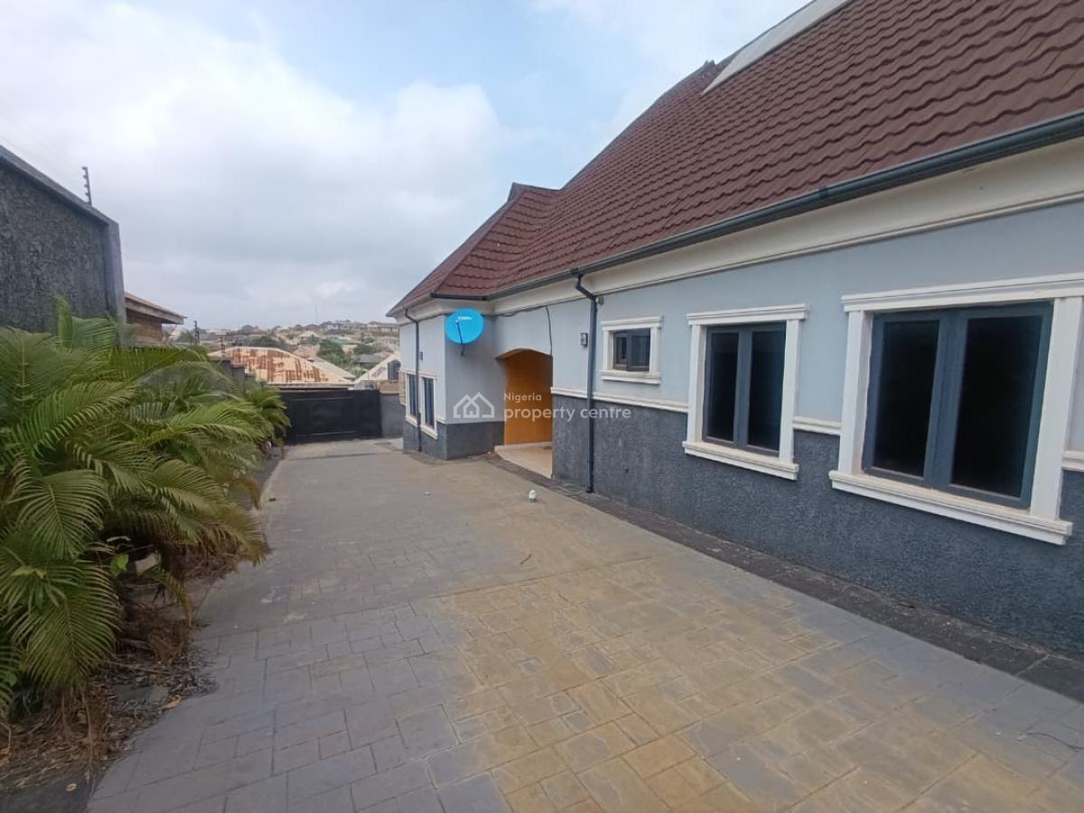 Well and Fully Furnished Modern 4 Bedroom Bungalow, Ekeerin, Ologuneru, Ibadan, Oyo, Detached Bungalow for Sale