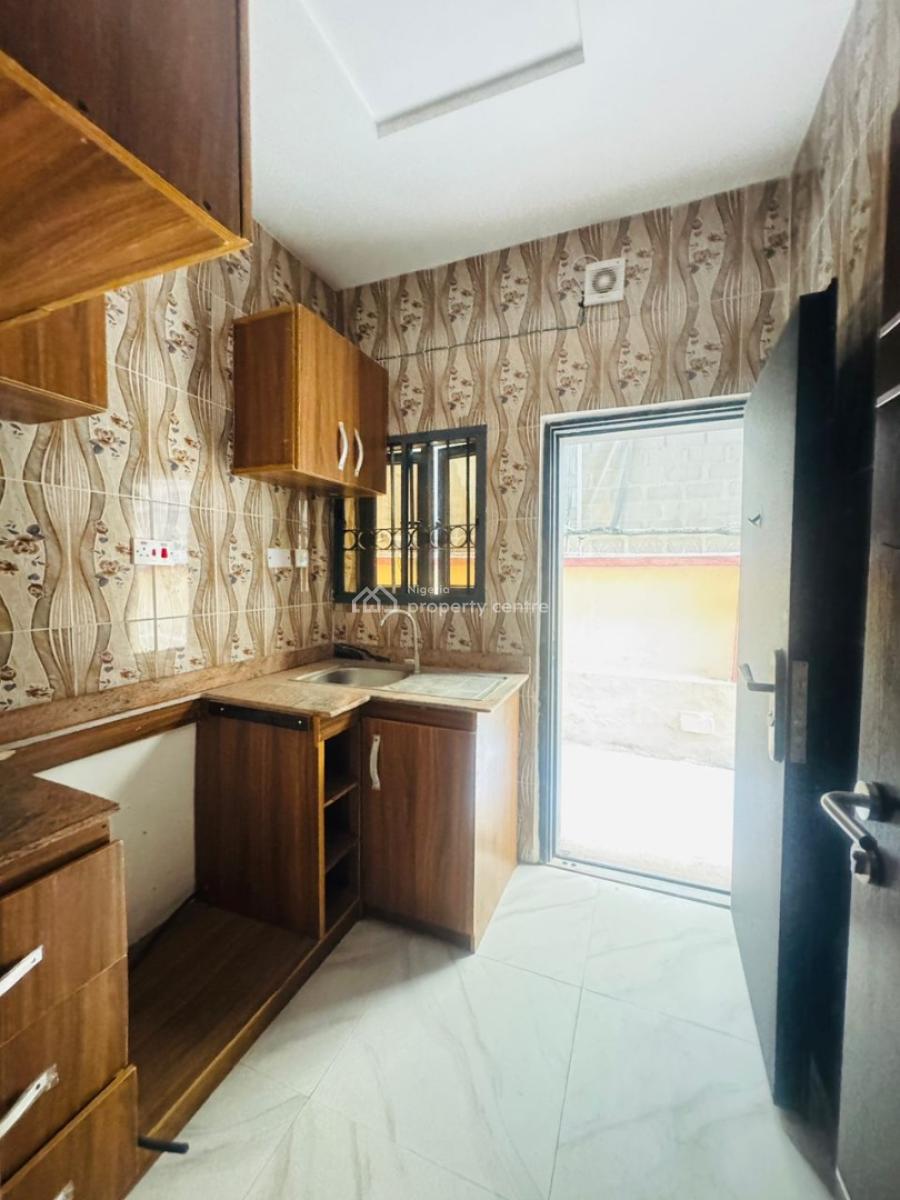 Well Maintained 4 Bedroom House, Osapa, Lekki, Lagos, Terraced Duplex for Rent