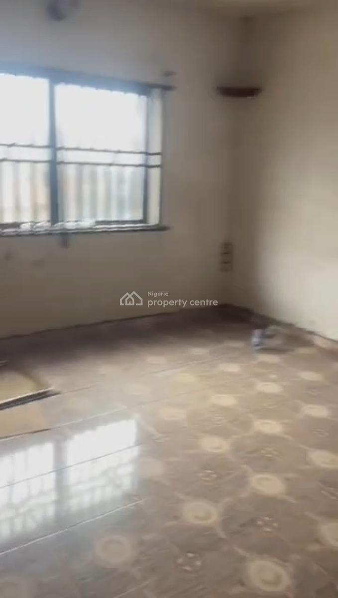 a Solid Bungalow in a Strategic Location, Akoka, Yaba, Lagos, House for Sale