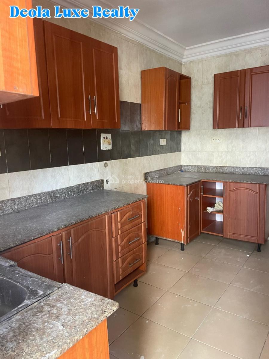a Nice and Spacious 3 Bedroom Apartment with Balcony (upstair), Idado, Lekki, Lagos, Flat / Apartment for Rent