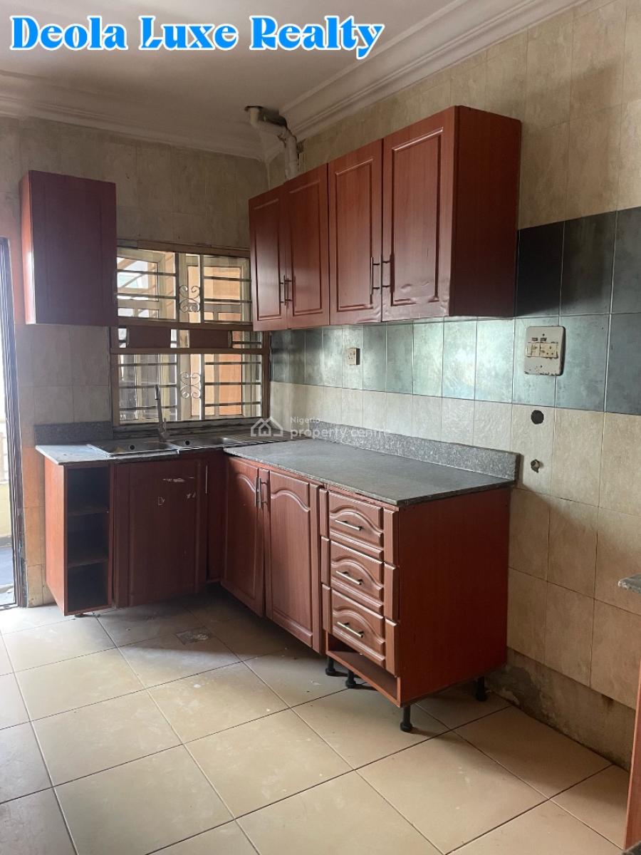 a Nice and Spacious 3 Bedroom Apartment with Balcony (upstair), Idado, Lekki, Lagos, Flat / Apartment for Rent