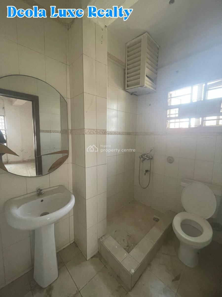a Nice and Spacious 3 Bedroom Apartment with Balcony (upstair), Idado, Lekki, Lagos, Flat / Apartment for Rent