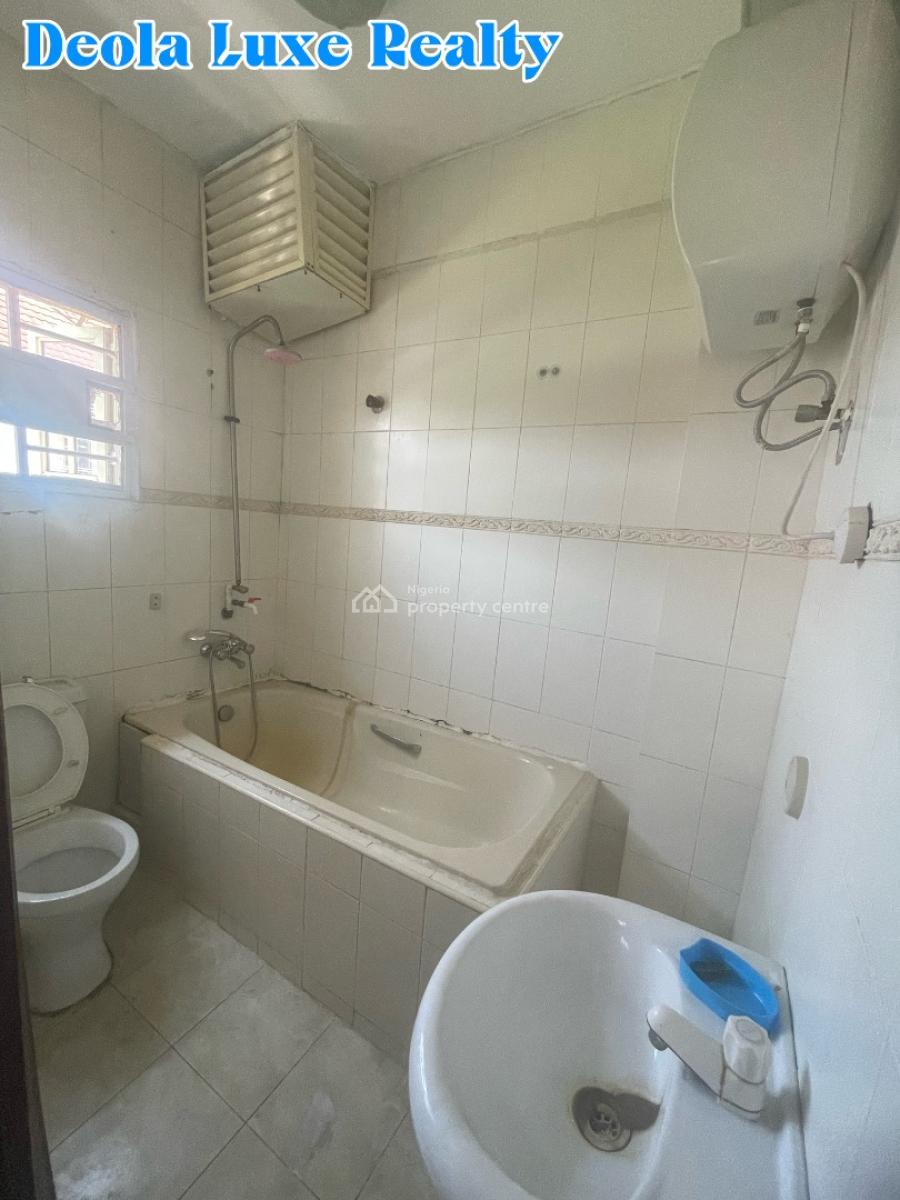 a Nice and Spacious 3 Bedroom Apartment with Balcony (upstair), Idado, Lekki, Lagos, Flat / Apartment for Rent