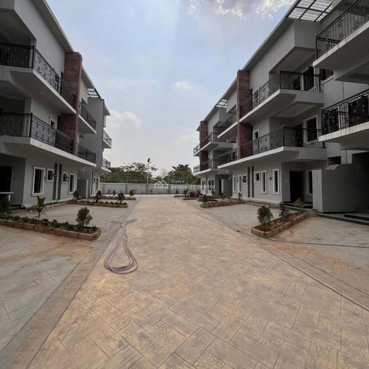 4bedroom Terraced Duplex with a Room Bq   in Wuse Abuja, Wuse, Abuja, House for Sale