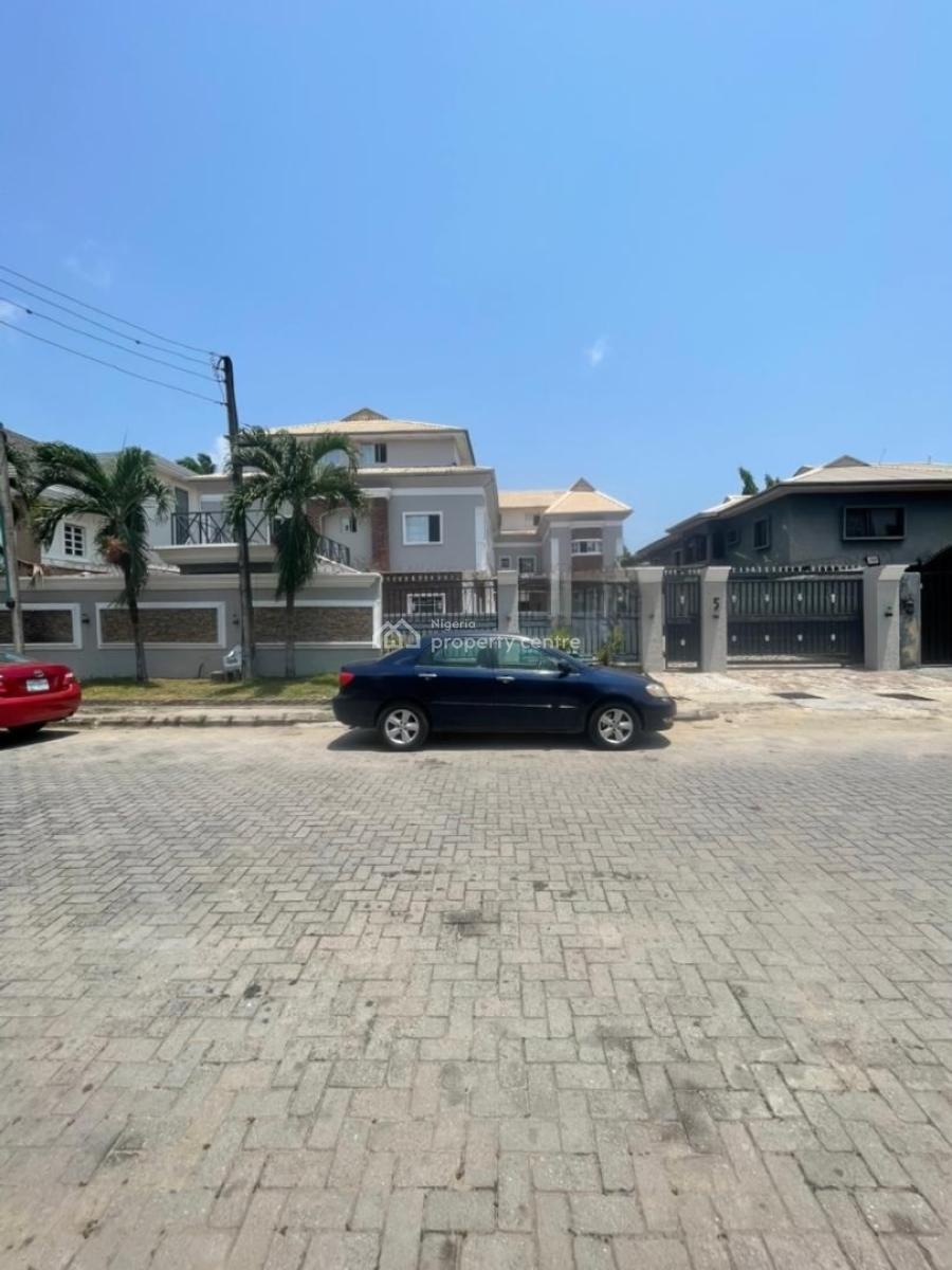 Stunning 3 Bedroom Apartment with Pool in a Secure Estate, Lekki Phase 1, Lekki, Lagos, Flat / Apartment for Rent