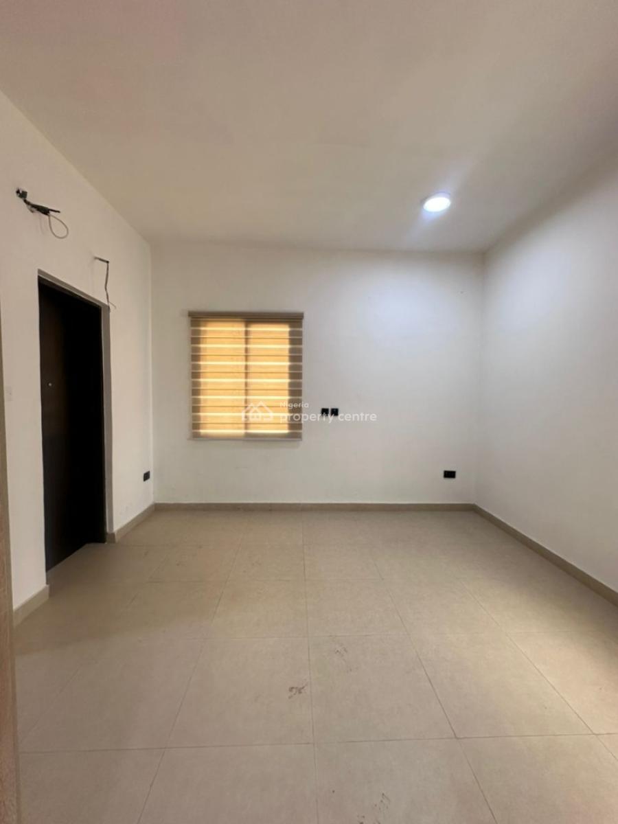 Spacious 2 Bedroom Upper Maisonette, Abraham Adesanya, Lekki Phase 2, Lekki, Lagos, Flat / Apartment for Rent