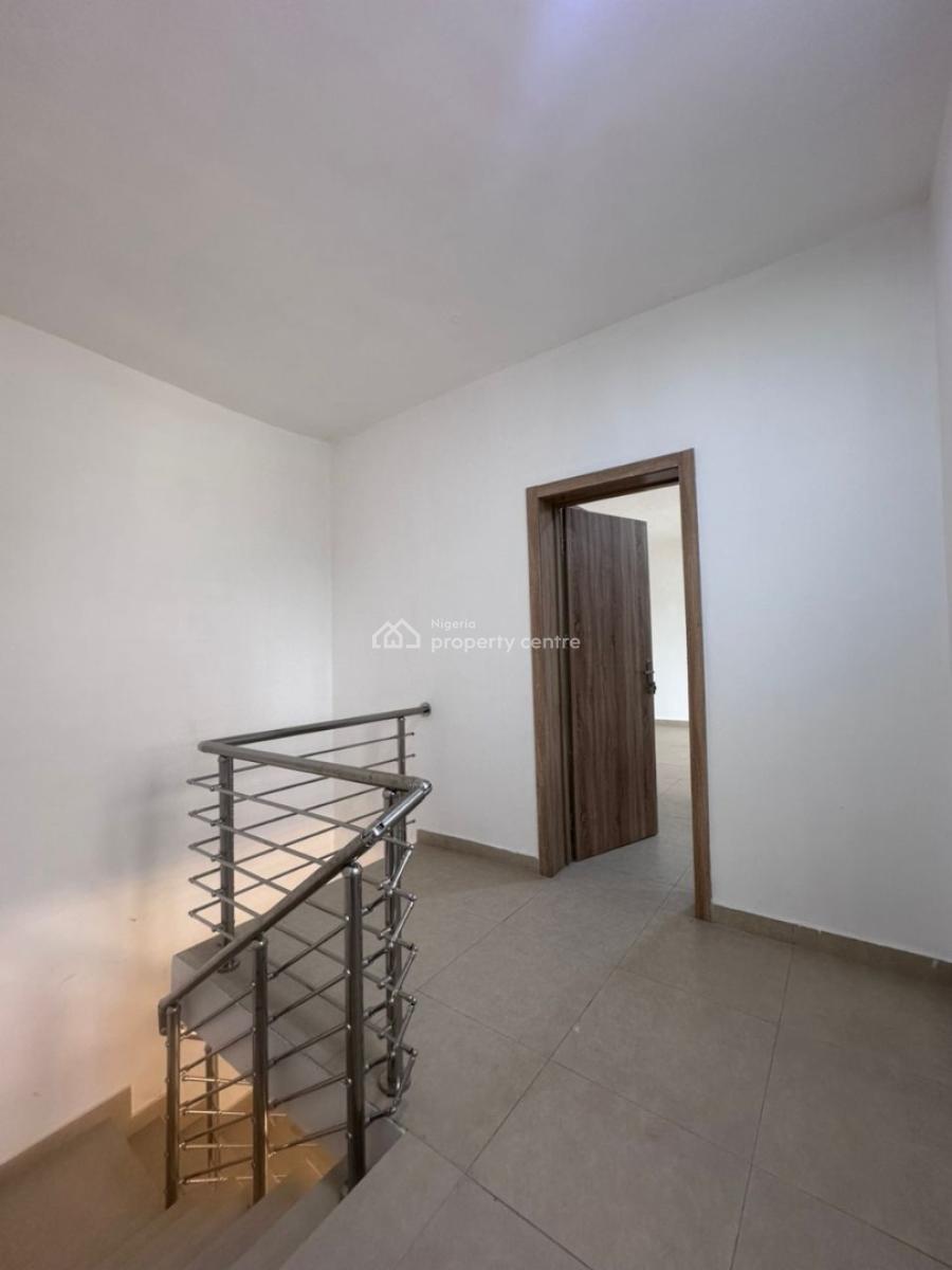 Spacious 2 Bedroom Upper Maisonette, Abraham Adesanya, Lekki Phase 2, Lekki, Lagos, Flat / Apartment for Rent