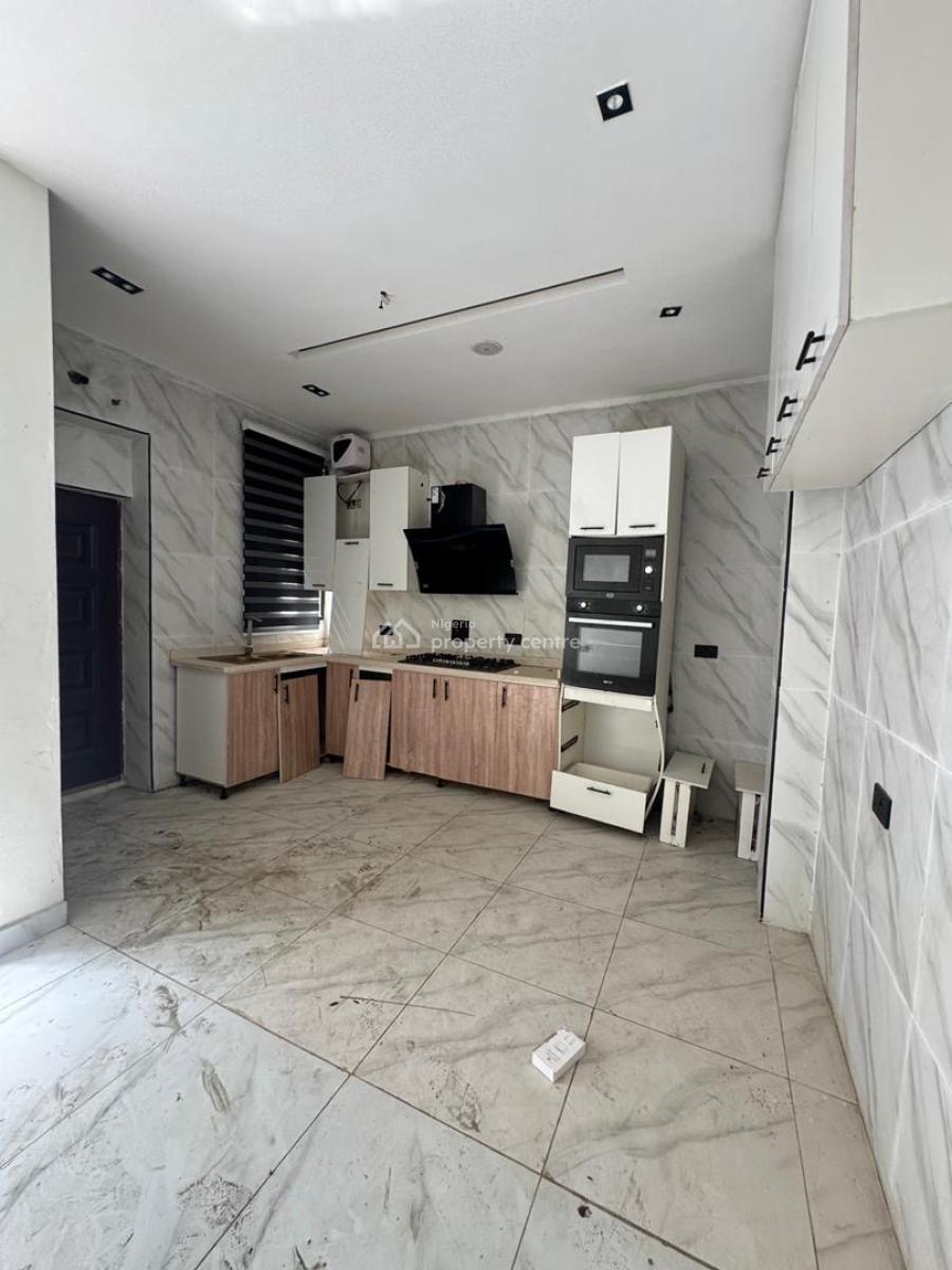 Exotic and Stunning Upstairs, Ologolo, Lekki, Lagos, Flat / Apartment for Sale