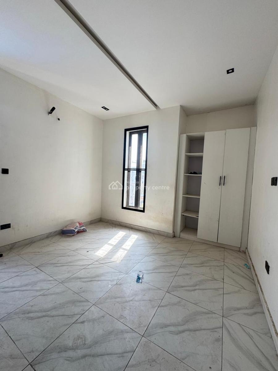 Exotic and Stunning Upstairs, Ologolo, Lekki, Lagos, Flat / Apartment for Sale