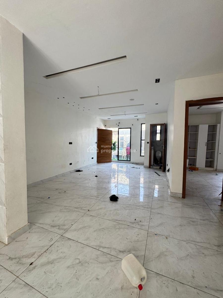 Exotic and Stunning Upstairs, Ologolo, Lekki, Lagos, Flat / Apartment for Sale