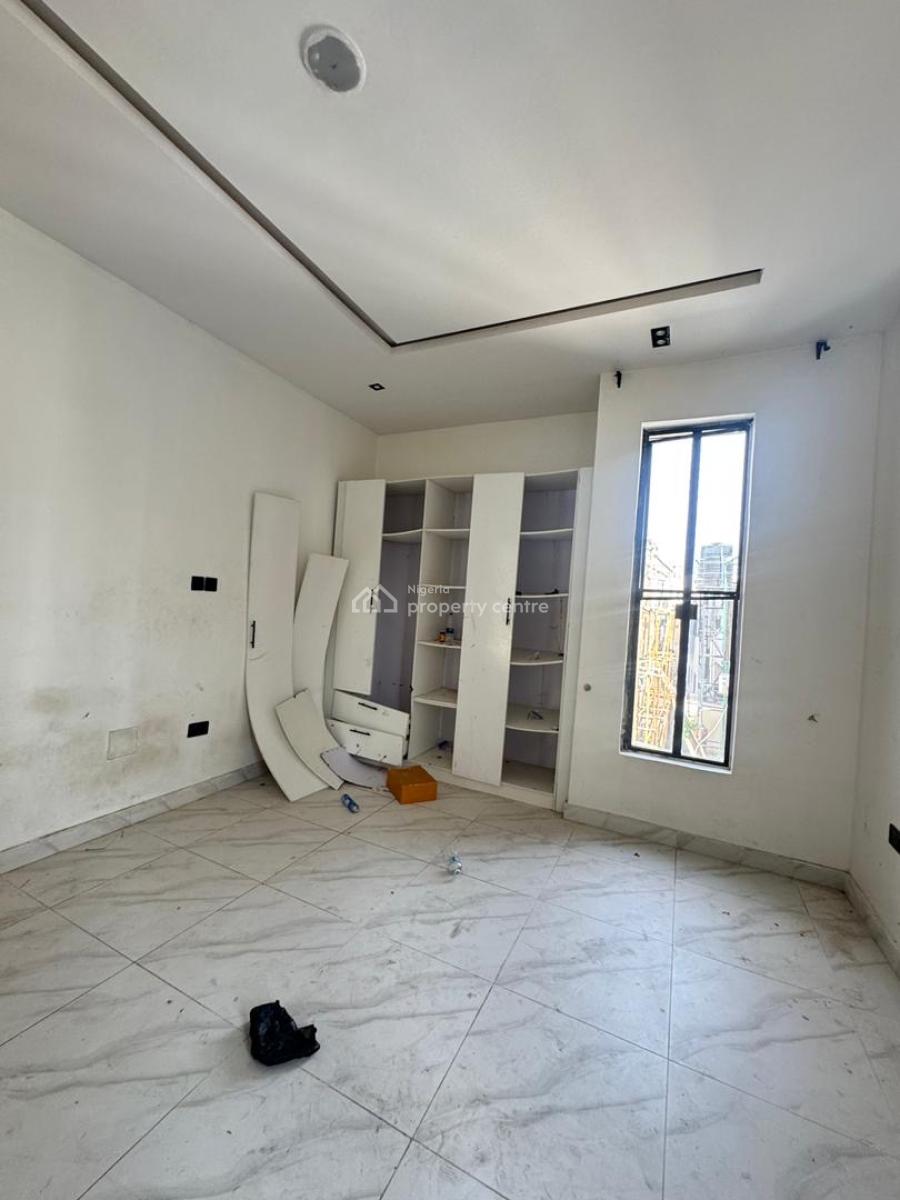 Exotic and Stunning Upstairs, Ologolo, Lekki, Lagos, Flat / Apartment for Sale