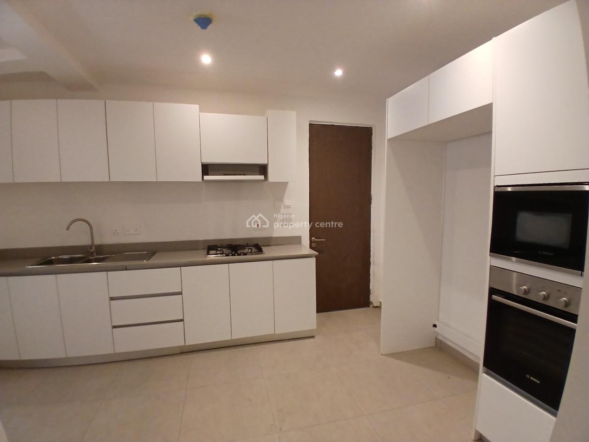 Premium Highrise and Serviced with 24/7 Power Supply 3 Bedroom En-suit, Lekki Phase 1, Lekki, Lagos, Flat / Apartment for Rent