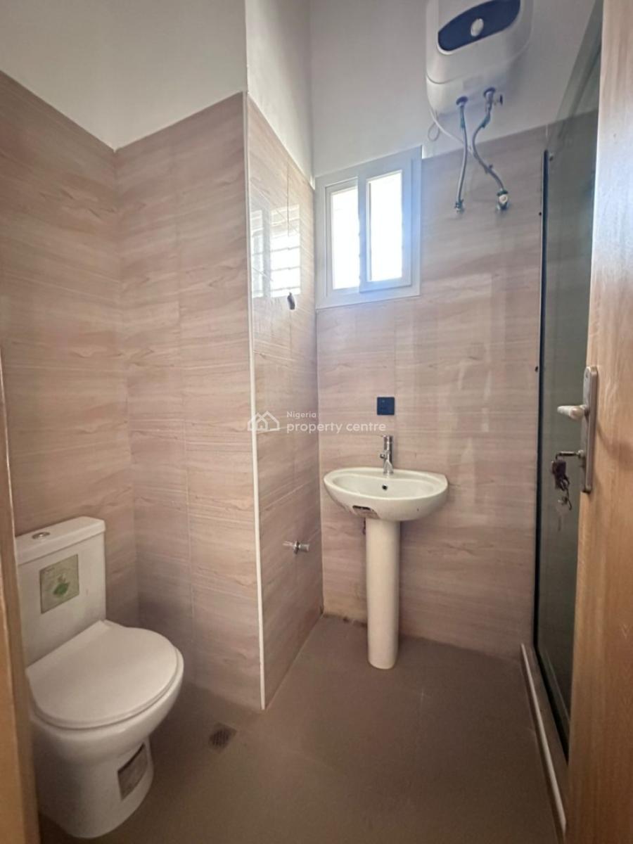 Spacious 3 Bedroom Upper Apartment, Abraham Adesanya, Lekki Phase 2, Lekki, Lagos, Flat / Apartment for Sale