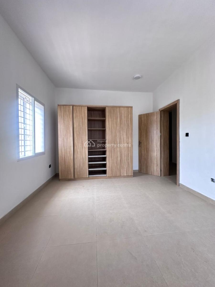 Spacious 3 Bedroom Upper Apartment, Abraham Adesanya, Lekki Phase 2, Lekki, Lagos, Flat / Apartment for Sale