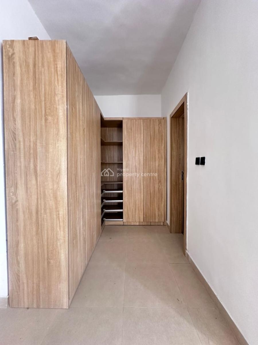 Spacious 3 Bedroom Lower Apartment, Abraham Adesanya, Lekki Phase 2, Lekki, Lagos, Flat / Apartment for Rent