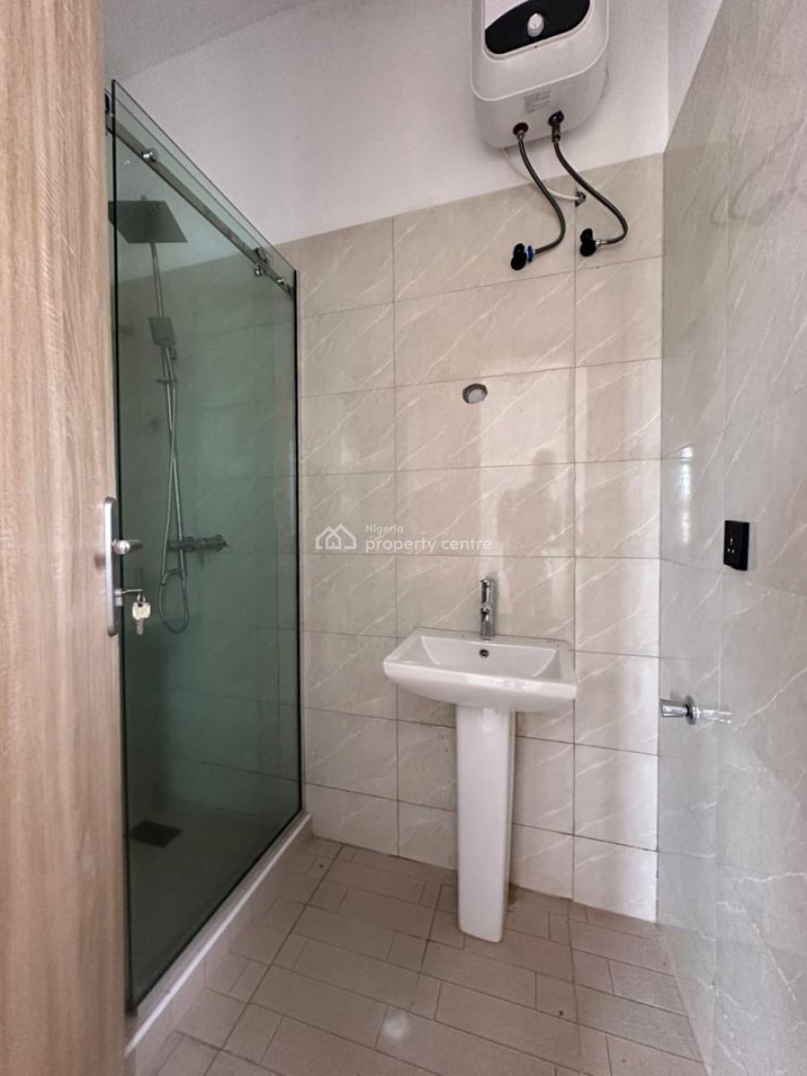 Spacious 3 Bedroom Lower Apartment, Abraham Adesanya, Lekki Phase 2, Lekki, Lagos, Flat / Apartment for Rent