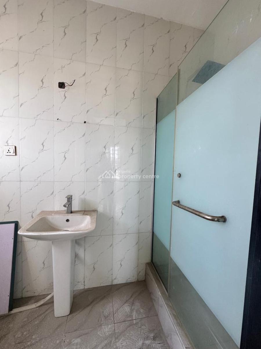 Stunning and Luxurious Designed Upstairs, Ologolo, Lekki, Lagos, Flat / Apartment for Rent