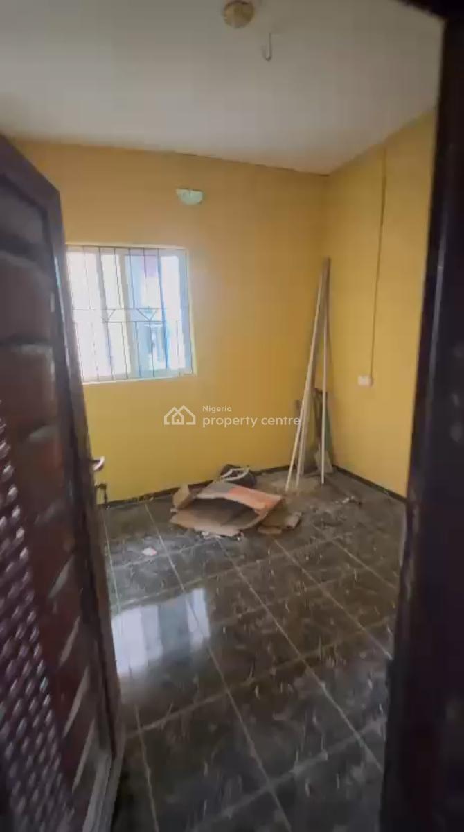 Neatly Renovated Miniflat Upstairs, Tejuosho, Yaba, Lagos, Flat / Apartment for Rent