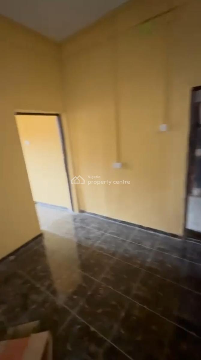 Neatly Renovated Miniflat Upstairs, Tejuosho, Yaba, Lagos, Flat / Apartment for Rent