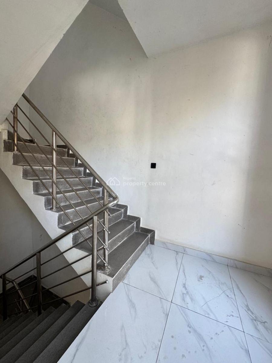 Luxury Service 2 Bedroom Apartment  Upstairs, Ologolo Jakande Axis Lekki, Lekki Phase 1, Lekki, Lagos, Flat / Apartment for Rent