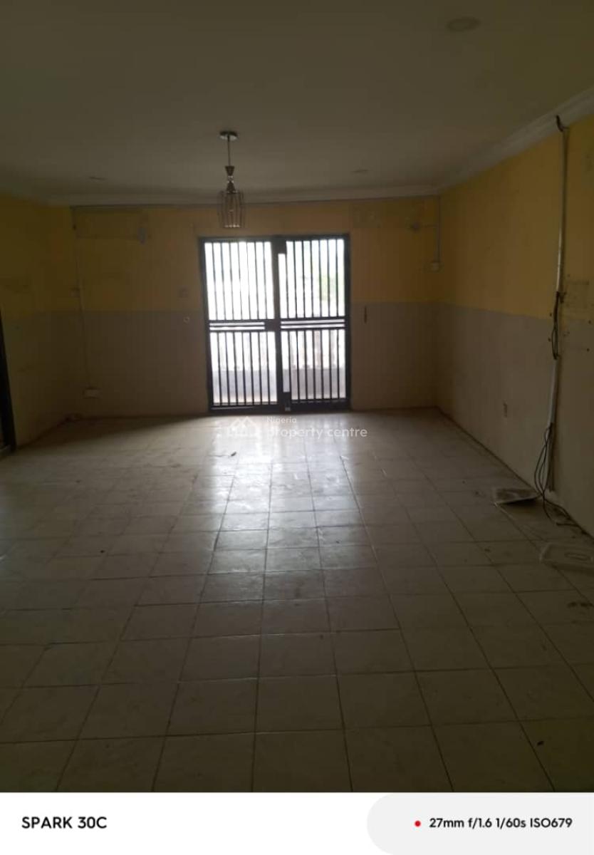 Old House But Well-maintained 4bedroom Flat at Magodo Phase 2, Gra Phase 2, Magodo, Lagos, Flat / Apartment for Rent