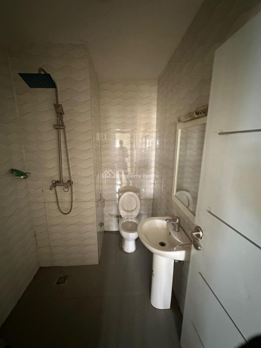 Spacious, Pop Finished 2 Bedroom Flat with Guest Toilet, Guzape District, Abuja, Flat / Apartment for Rent