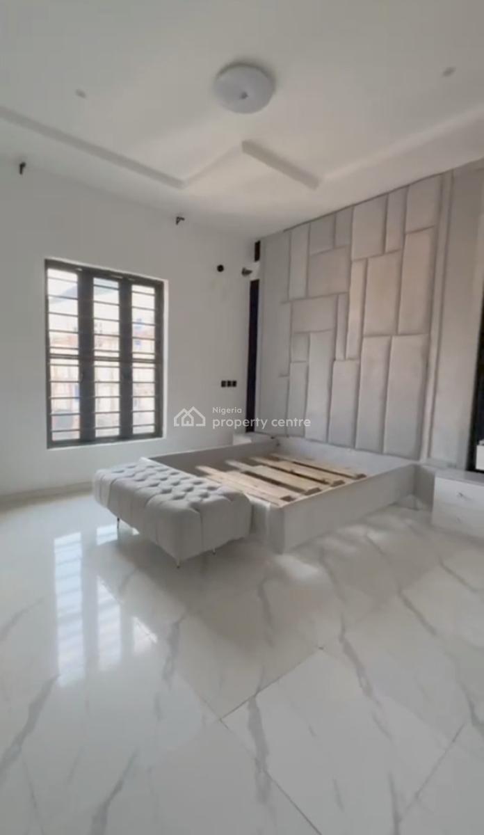 Distress Luxury 4 Bedrooms Terraced Duplex on a Paved Road, Sangotedo, Ajah, Lagos, Terraced Duplex for Sale