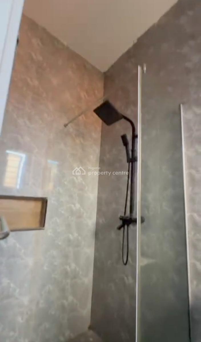 Distress Luxury 4 Bedrooms Terraced Duplex on a Paved Road, Sangotedo, Ajah, Lagos, Terraced Duplex for Sale