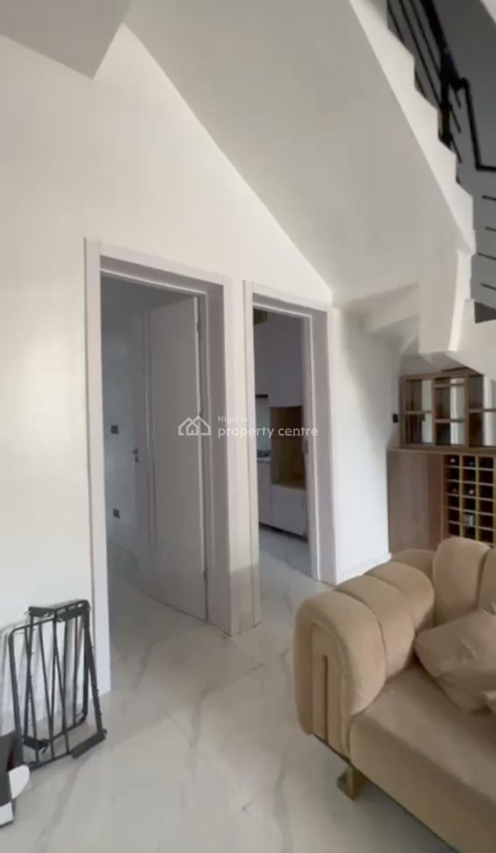 Distress Luxury 4 Bedrooms Terraced Duplex on a Paved Road, Sangotedo, Ajah, Lagos, Terraced Duplex for Sale