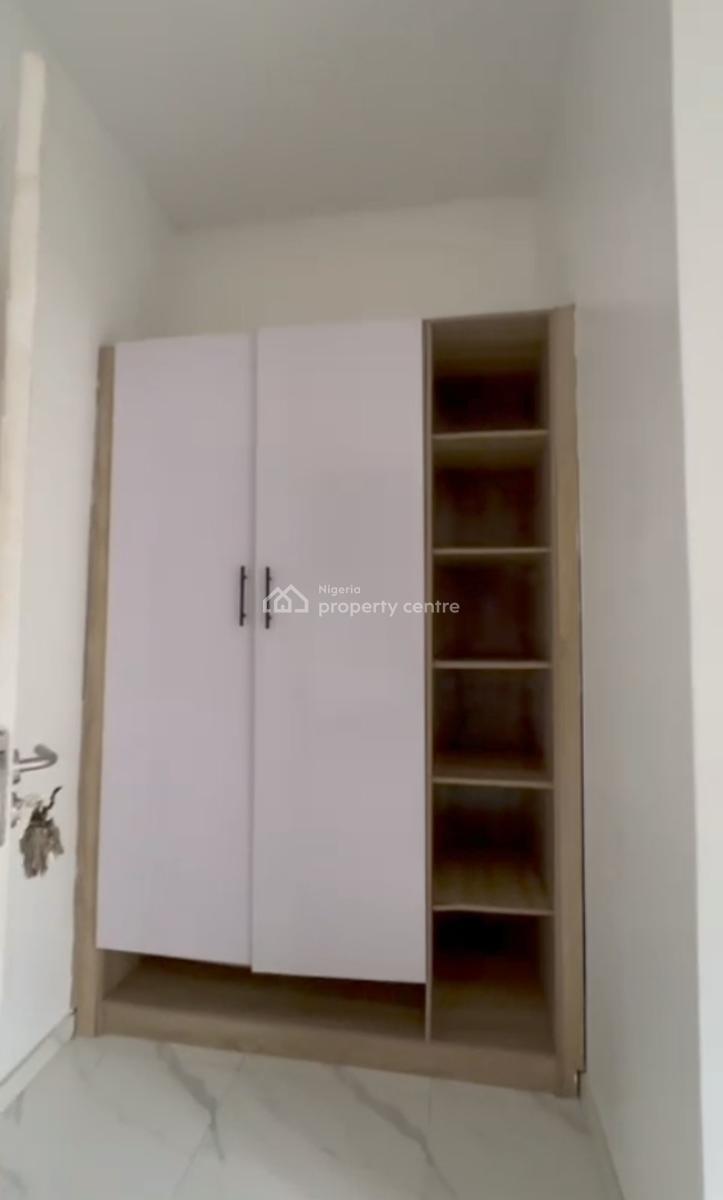 Distress Luxury 4 Bedrooms Terraced Duplex on a Paved Road, Sangotedo, Ajah, Lagos, Terraced Duplex for Sale