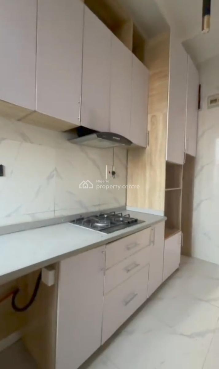 Distress Luxury 4 Bedrooms Terraced Duplex on a Paved Road, Sangotedo, Ajah, Lagos, Terraced Duplex for Sale