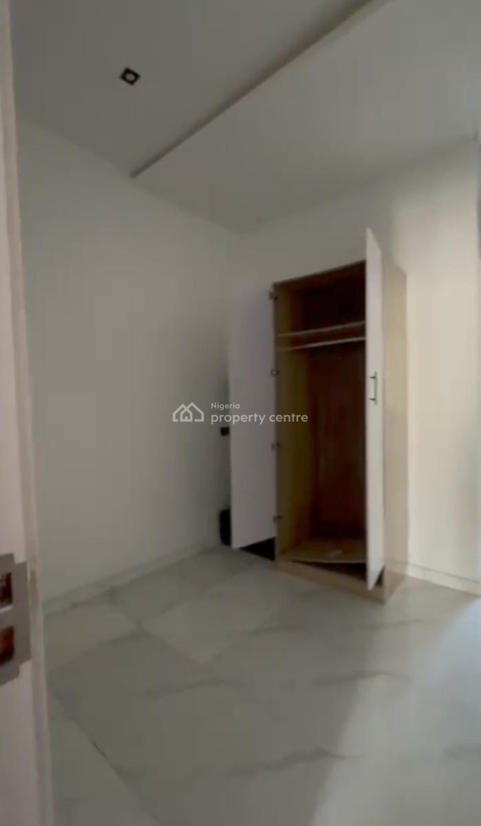 Distress Luxury 4 Bedrooms Terraced Duplex on a Paved Road, Sangotedo, Ajah, Lagos, Terraced Duplex for Sale