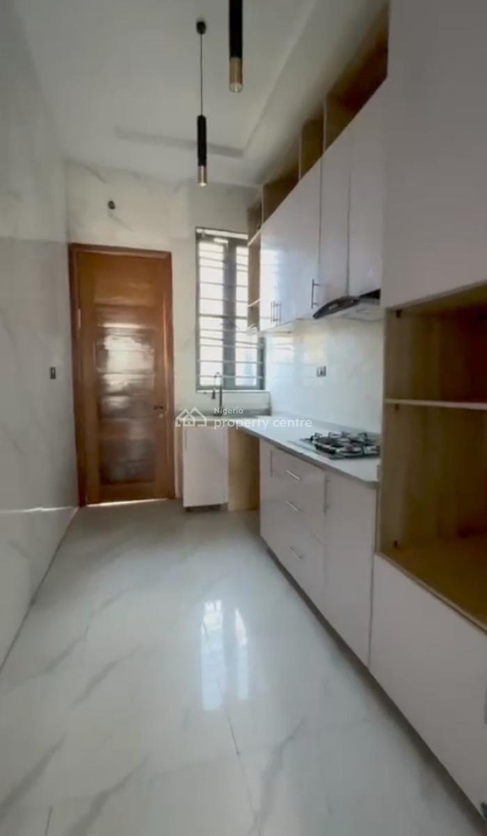 Distress Luxury 4 Bedrooms Terraced Duplex on a Paved Road, Sangotedo, Ajah, Lagos, Terraced Duplex for Sale