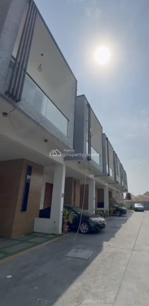 Distress Luxury 4 Bedrooms Terraced Duplex on a Paved Road, Sangotedo, Ajah, Lagos, Terraced Duplex for Sale