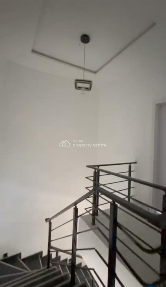Distress Luxury 4 Bedrooms Terraced Duplex on a Paved Road, Sangotedo, Ajah, Lagos, Terraced Duplex for Sale
