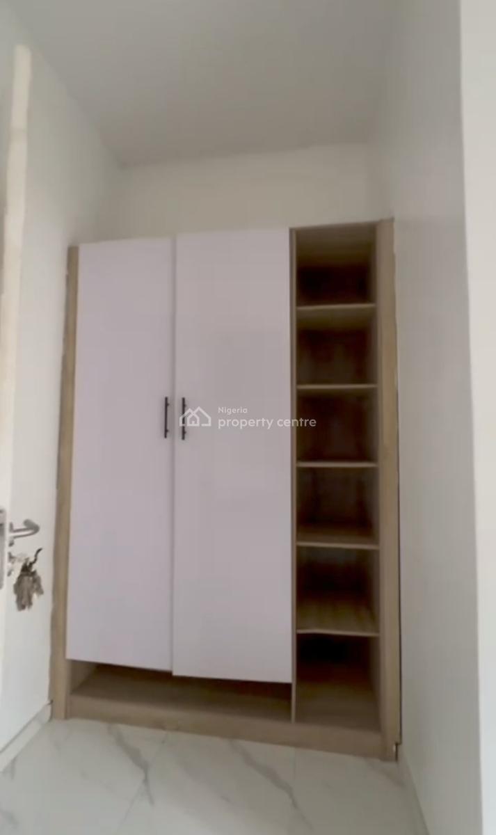 Distress Luxury 4 Bedrooms Terraced Duplex on a Paved Road, Sangotedo, Ajah, Lagos, Terraced Duplex for Sale