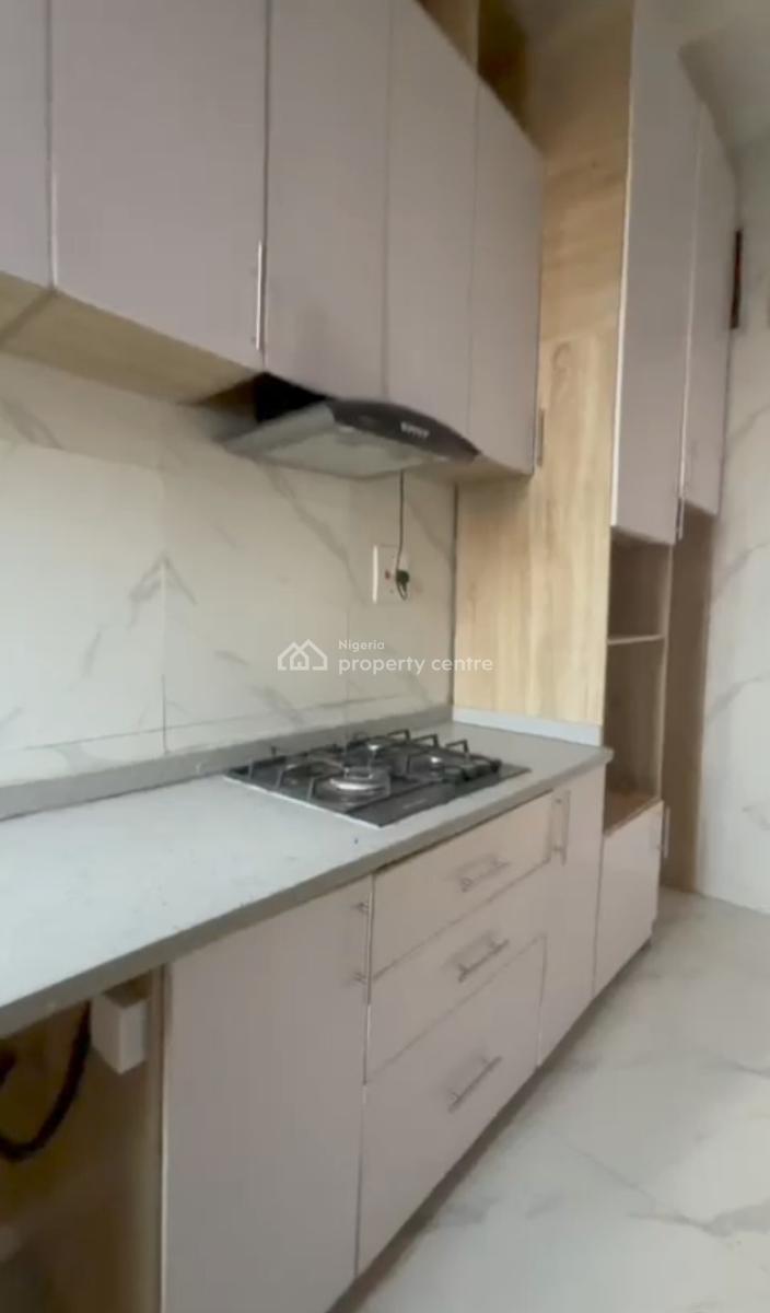 Distress Luxury 4 Bedrooms Terraced Duplex on a Paved Road, Sangotedo, Ajah, Lagos, Terraced Duplex for Sale