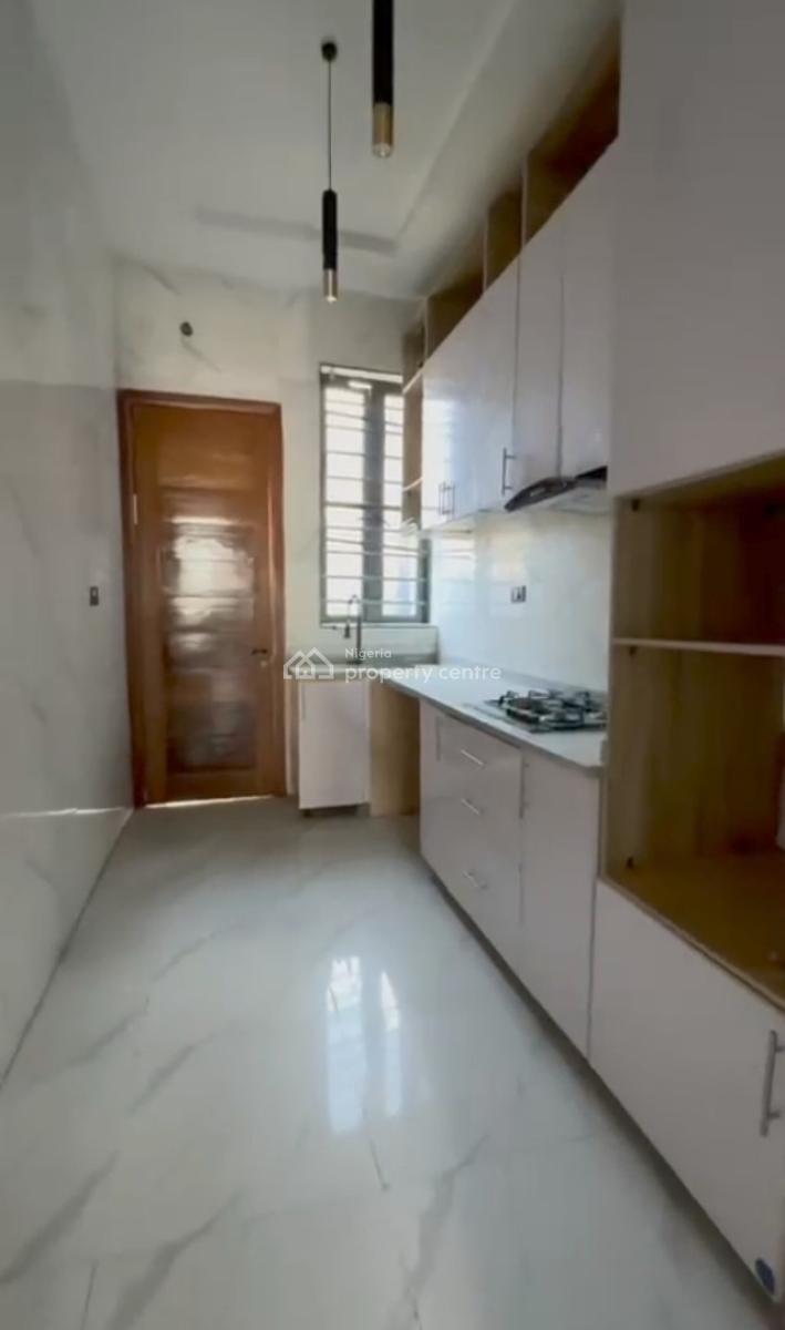 Distress Luxury 4 Bedrooms Terraced Duplex on a Paved Road, Sangotedo, Ajah, Lagos, Terraced Duplex for Sale