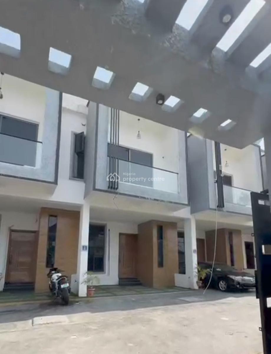 Distress Luxury 4 Bedrooms Terraced Duplex on a Paved Road, Sangotedo, Ajah, Lagos, Terraced Duplex for Sale