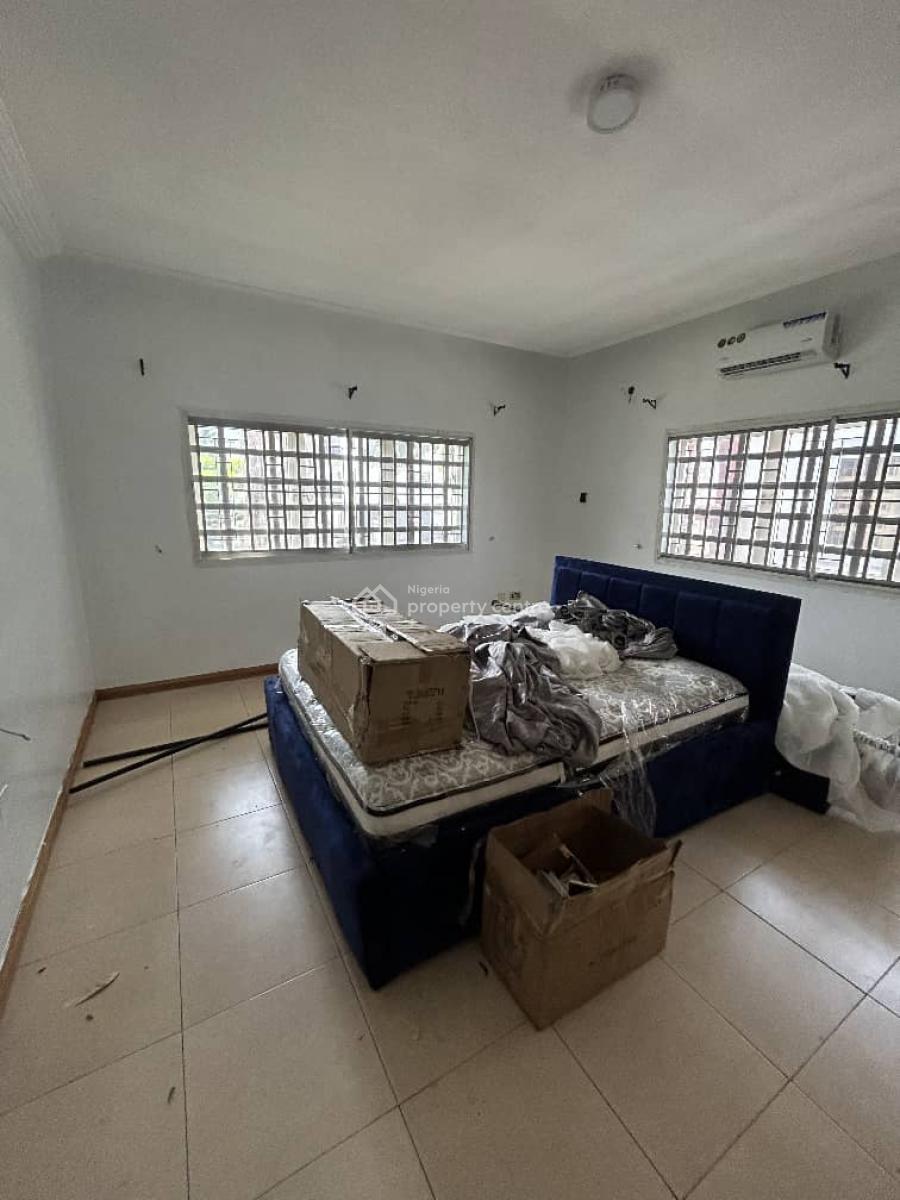 Self-serviced and Self-compound 4 Bedroom En-suite Semi-detached Duple, Lekki Phase 1, Lekki, Lagos, Semi-detached Duplex for Rent