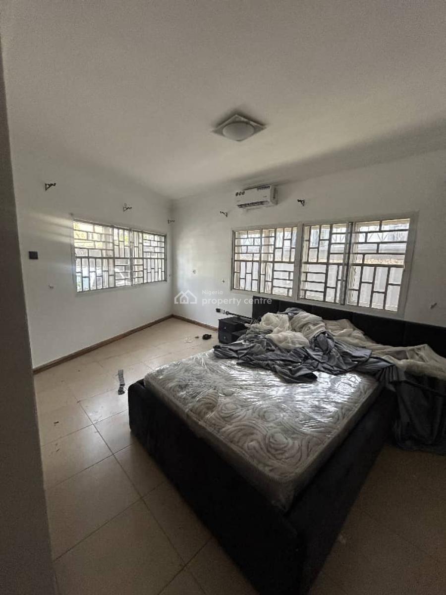 Self-serviced and Self-compound 4 Bedroom En-suite Semi-detached Duple, Lekki Phase 1, Lekki, Lagos, Semi-detached Duplex for Rent