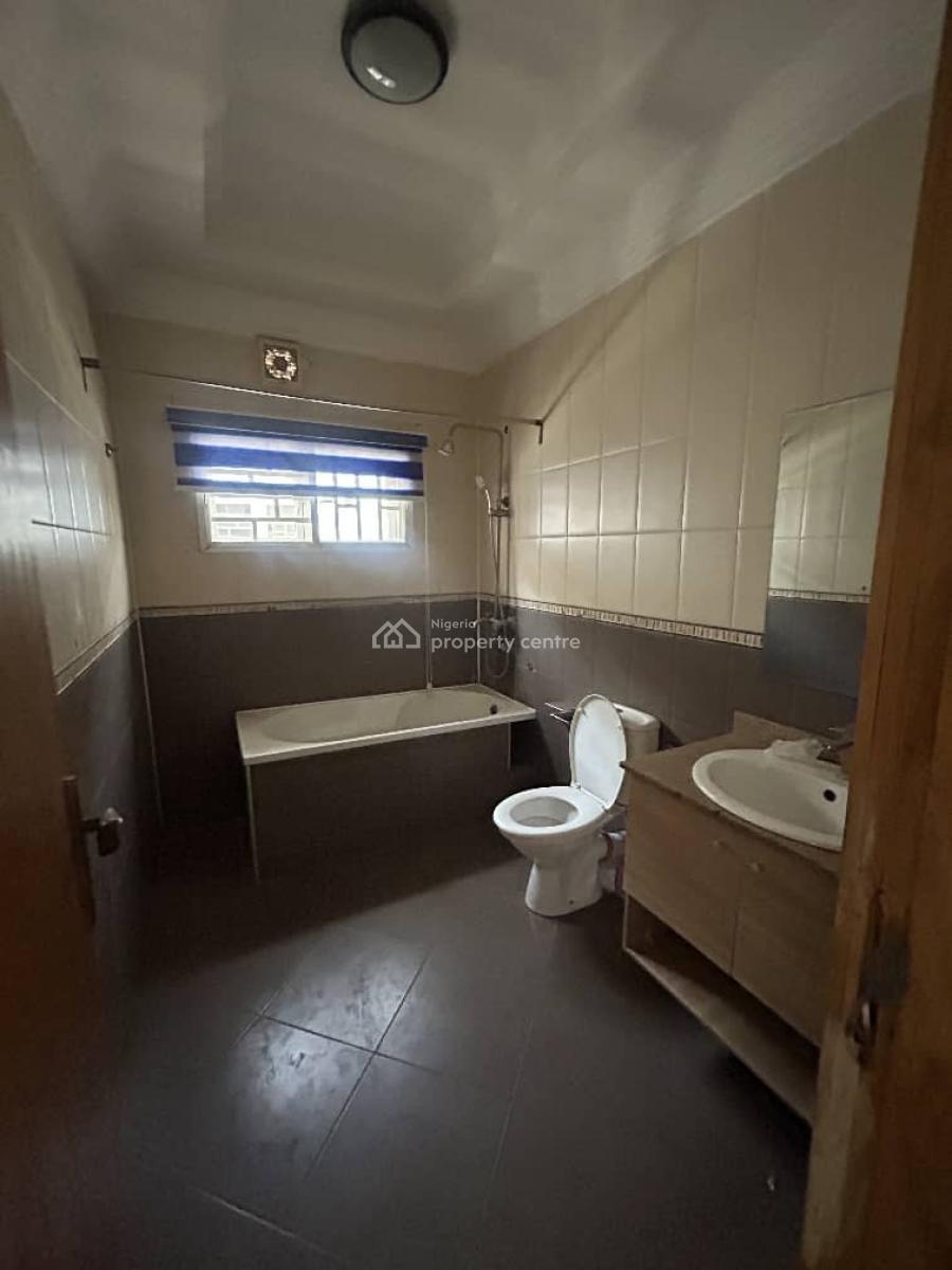 Self-serviced and Self-compound 4 Bedroom En-suite Semi-detached Duple, Lekki Phase 1, Lekki, Lagos, Semi-detached Duplex for Rent