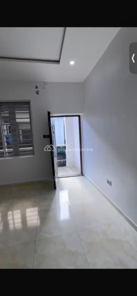 Masters Bedroom with Balcony, Orchid Road,royal Pine Estate, Lekki, Lagos, Flat / Apartment for Rent