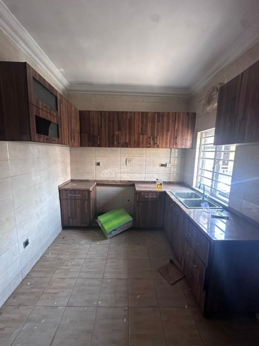 Luxurious 3 Bedroom Apartment with Excellent Facilities, Ologolo, Lekki, Lekki, Lagos, Flat / Apartment for Rent