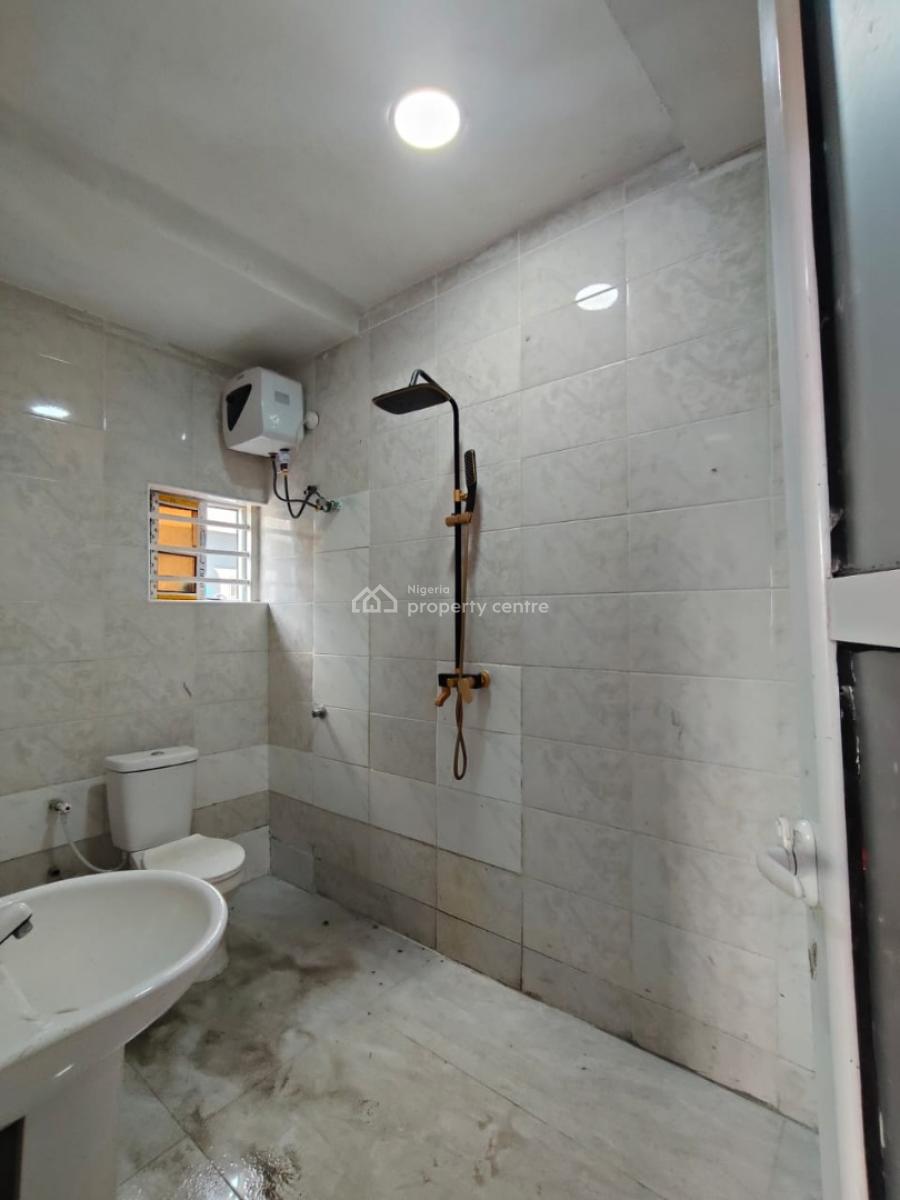 Well Maintained 3 Bedroom Flat, Jihova Witness Road, Bogije, Ibeju Lekki, Lagos, Flat / Apartment for Rent