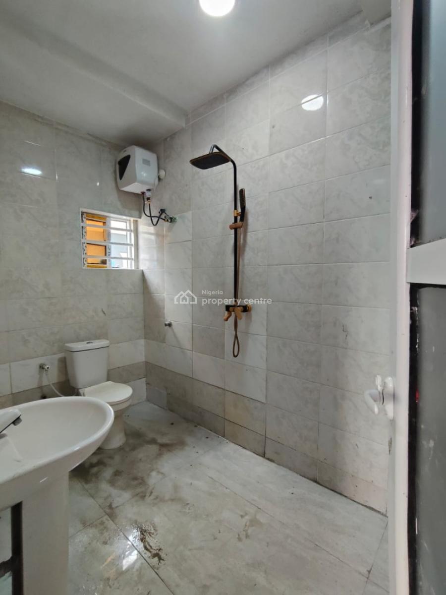 Well Maintained 3 Bedroom Flat, Jihova Witness Road, Bogije, Ibeju Lekki, Lagos, Flat / Apartment for Rent